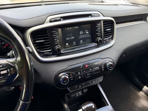 Used 2018 Kia Sorento FWD image 21