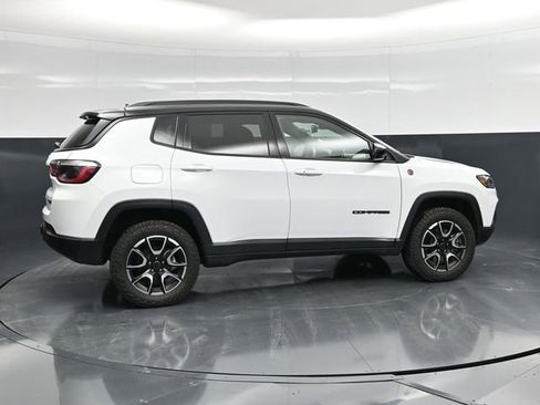 Used 2025 Jeep Compass Trailhawk w/ Trailer Tow Group image 12