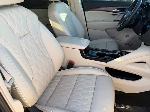 Used 2022 Buick Envision Avenir w/ Technology Package II image 11