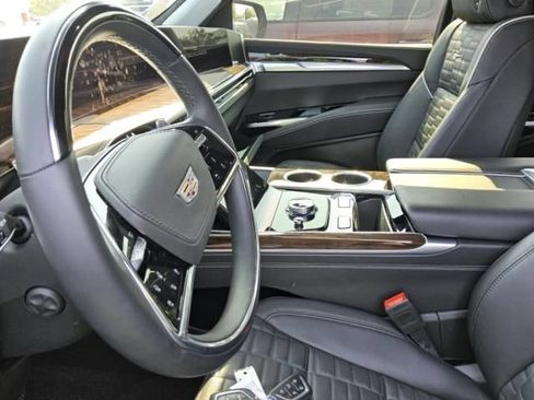 Used 2025 Cadillac Escalade ESV Sport Platinum AWD/4WD image 6