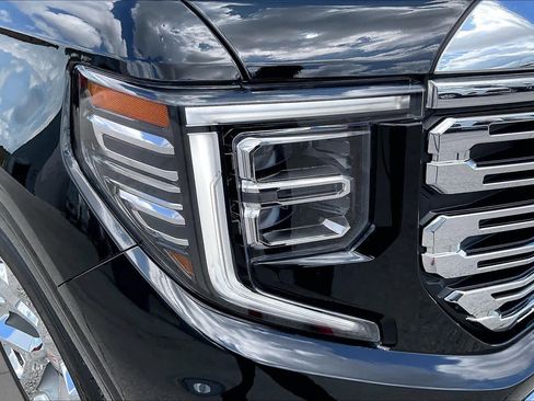 Used 2024 GMC Sierra 1500 SLT AWD/4WD image 27