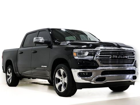 Used 2023 RAM 1500 Laramie AWD/4WD image 1