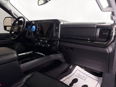 Used 2024 Ford F250 Lariat w/ Lariat Ultimate Package AWD/4WD image 32