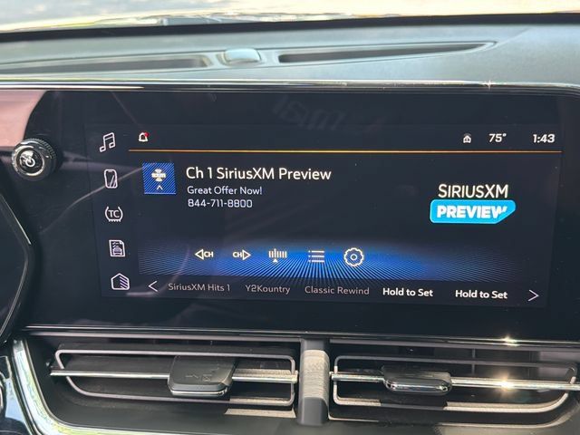 Used 2025 Chevrolet Trax RS w/ Sunroof Package FWD image 28