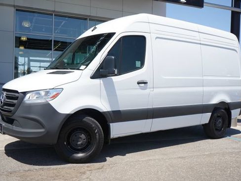 Used 2025 Mercedes-Benz Sprinter 2500 image 3