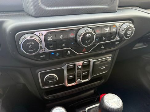 Used 2023 Jeep Wrangler Unlimited w/ Cold Weather Group AWD/4WD image 15