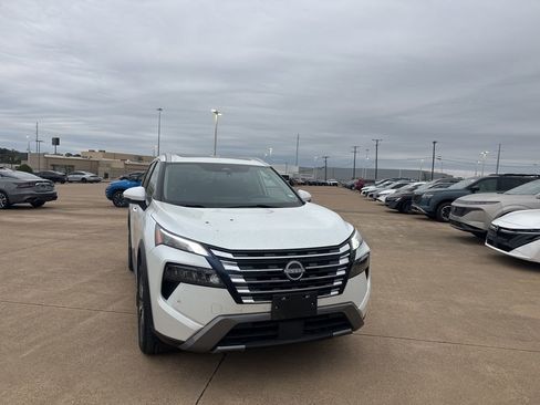 Certified 2024 Nissan Rogue SL w/ SL Premium Package image 3