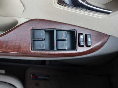 Used 2012 Toyota Sienna XLE image 16