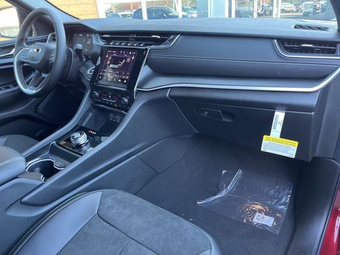 New 2025 Jeep Grand Cherokee L Altitude image 32