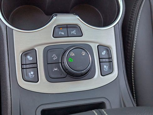 Used 2024 GMC Terrain Denali w/ Black Diamond Edition image 32