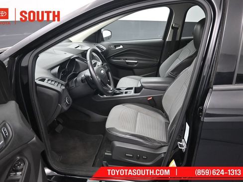 Used 2017 Ford Escape SE w/ Equipment Group 201A AWD/4WD image 9