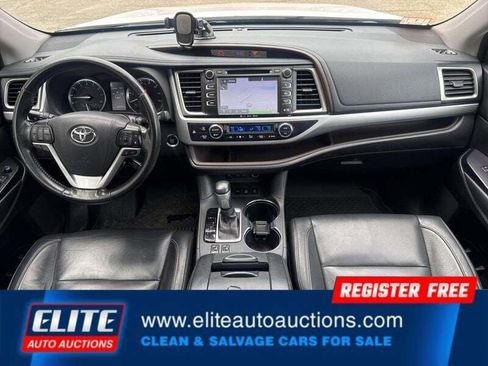 Used 2018 Toyota Highlander XLE AWD/4WD image 11