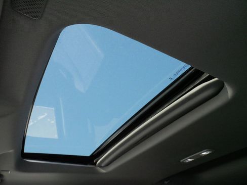 Used 2021 GMC Sierra 1500 SLT w/ SLT Convenience Package image 32