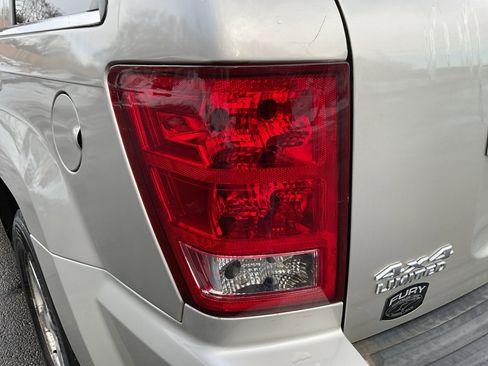 Used 2006 Jeep Grand Cherokee Limited image 28