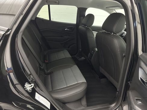 Used 2025 Chevrolet Trax LT w/ LT Convenience Package FWD image 33