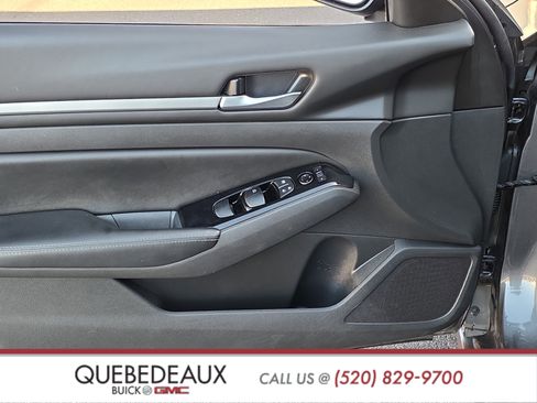 Used 2023 Nissan Altima 2.5 SV FWD image 9