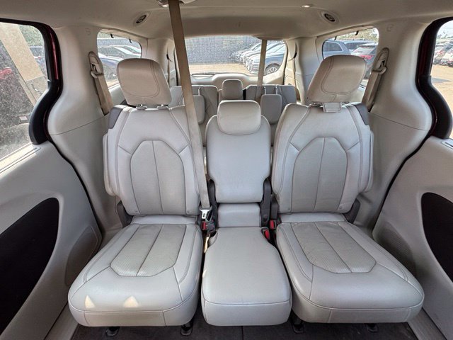 Used 2020 Chrysler Pacifica Touring-L Plus w/ Tire & Wheel Group FWD image 15