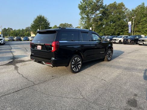 Used 2025 Ford Expedition Platinum w/ Driver's Package AWD/4WD image 5