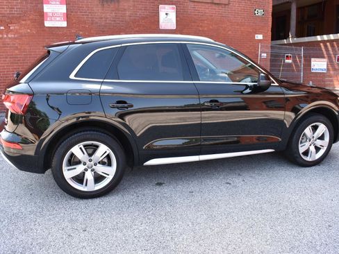 Used 2018 Audi Q5 2.0T Premium Plus w/ Premium Plus Package AWD/4WD image 2