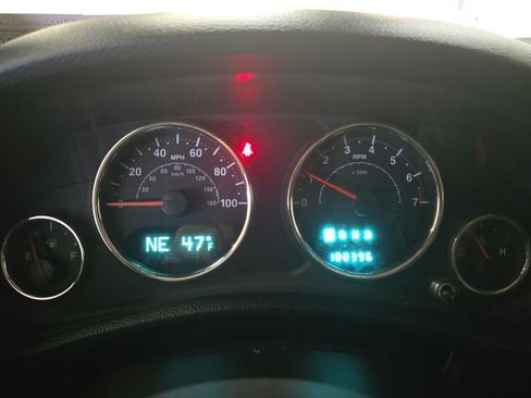 Used 2014 Jeep Wrangler Unlimited Sahara image 16