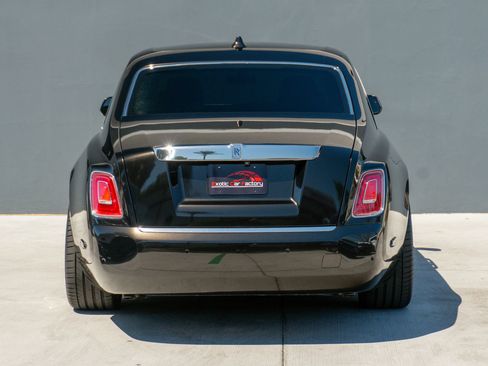 Used 2021 Rolls-Royce Phantom Sedan RWD image 8