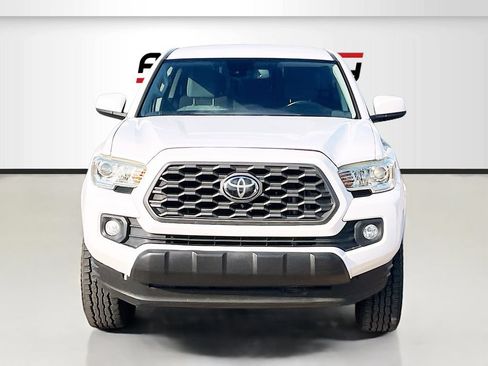 Used 2020 Toyota Tacoma SR5 RWD image 2