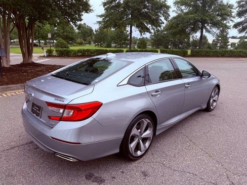 Used 2018 Honda Accord Touring image 14