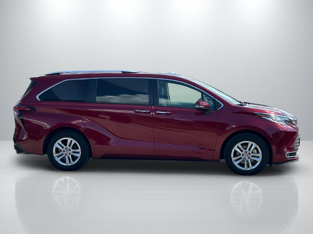 Certified 2023 Toyota Sienna Limited AWD/4WD image 4