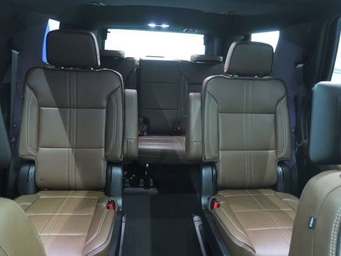 Used 2025 Chevrolet Tahoe High Country image 38