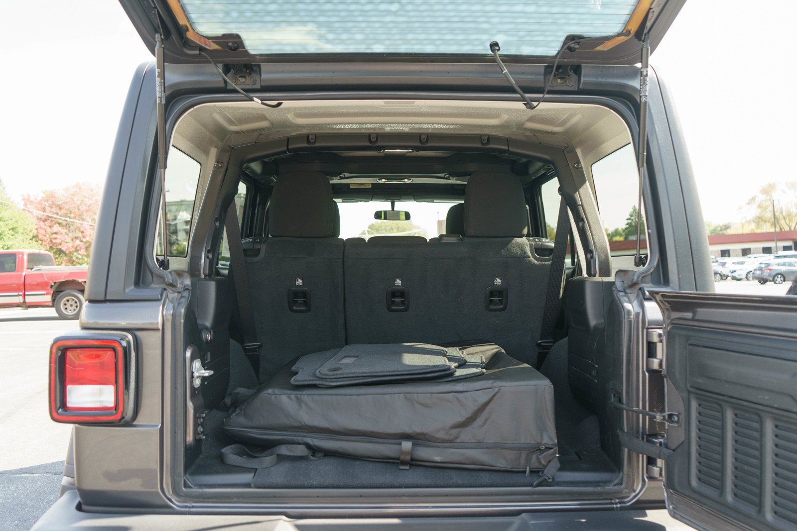 Used 2021 Jeep Wrangler Unlimited Sport AWD/4WD image 9