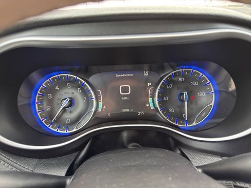 Used 2020 Chrysler Pacifica Limited w/ Advanced Safetytec Group image 27