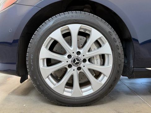 Used 2018 Mercedes-Benz E 400 4MATIC Wagon w/ Premium 2 Package image 11