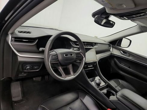Used 2024 Jeep Grand Cherokee Limited RWD image 17