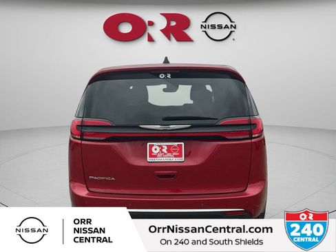 Used 2025 Chrysler Pacifica Select FWD image 6