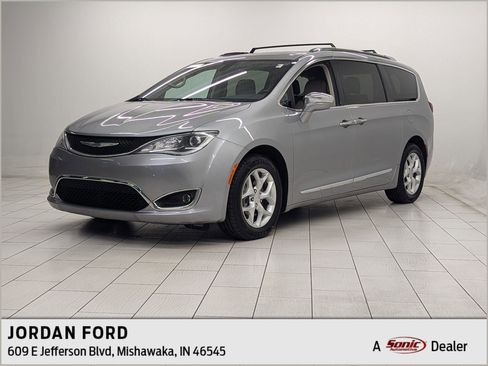 Used 2020 Chrysler Pacifica Limited image 1