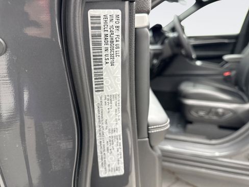 Used 2025 Jeep Grand Cherokee Limited w/ Black Appearance Package image 25