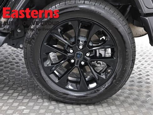 Used 2025 Jeep Wrangler Unlimited Sahara AWD/4WD image 34