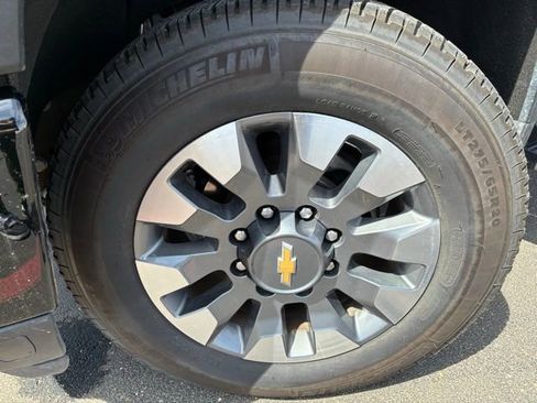 Used 2024 Chevrolet Silverado 2500 Custom w/ Custom Value Package image 10