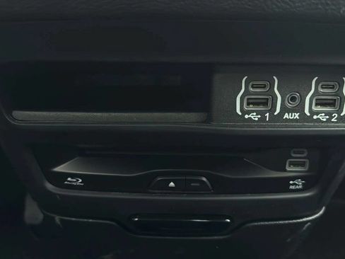 Used 2022 Chrysler Pacifica Touring-L w/ Uconnect Theater Family Group AWD/4WD image 11