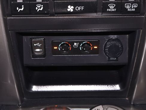 Used 2015 Toyota 4Runner Limited AWD/4WD image 29