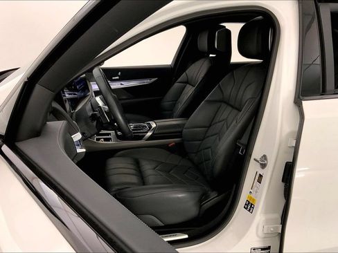 Certified 2023 BMW 760i xDrive AWD/4WD image 13
