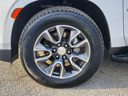 Used 2021 Chevrolet Suburban LT image 11