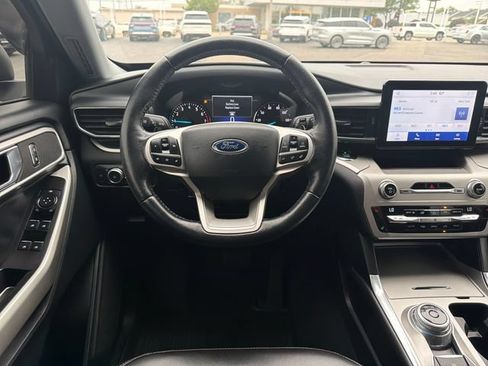 Used 2021 Ford Explorer XLT w/ Equipment Group 202A AWD/4WD image 16