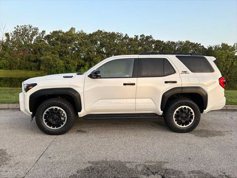 Used 2025 Toyota 4Runner TRD Off-Road Premium AWD/4WD image 2