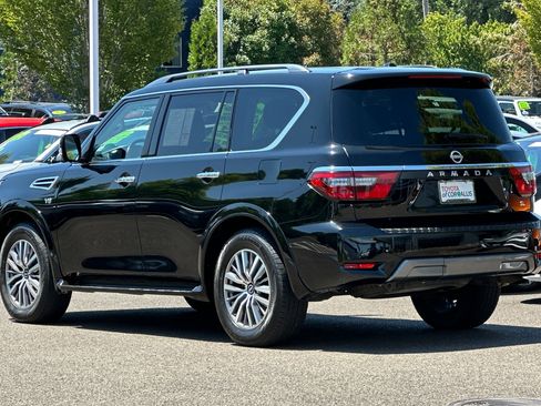 Used 2022 Nissan Armada SL w/ Captain's Chairs Package image 6