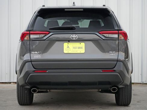 Used 2022 Toyota RAV4 XLE image 10