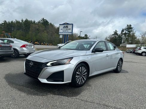 Used 2024 Nissan Altima 2.5 SV FWD image 1