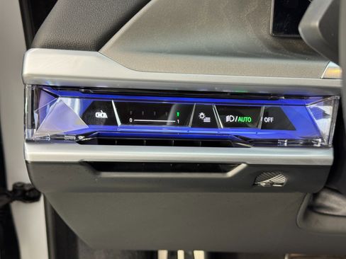 Used 2023 BMW i7 xDrive60 w/ Executive Package 2 image 19