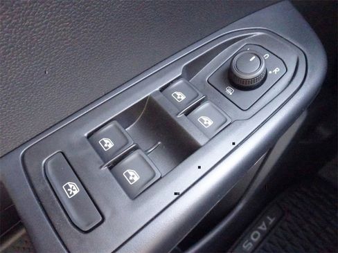 Certified 2024 Volkswagen Taos SE image 21