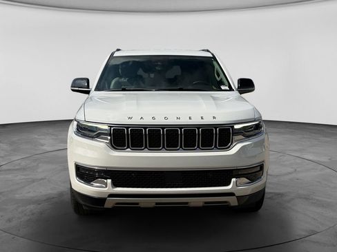 Used 2024 Jeep Wagoneer L Series II w/ Flexible Seating Group AWD/4WD image 3